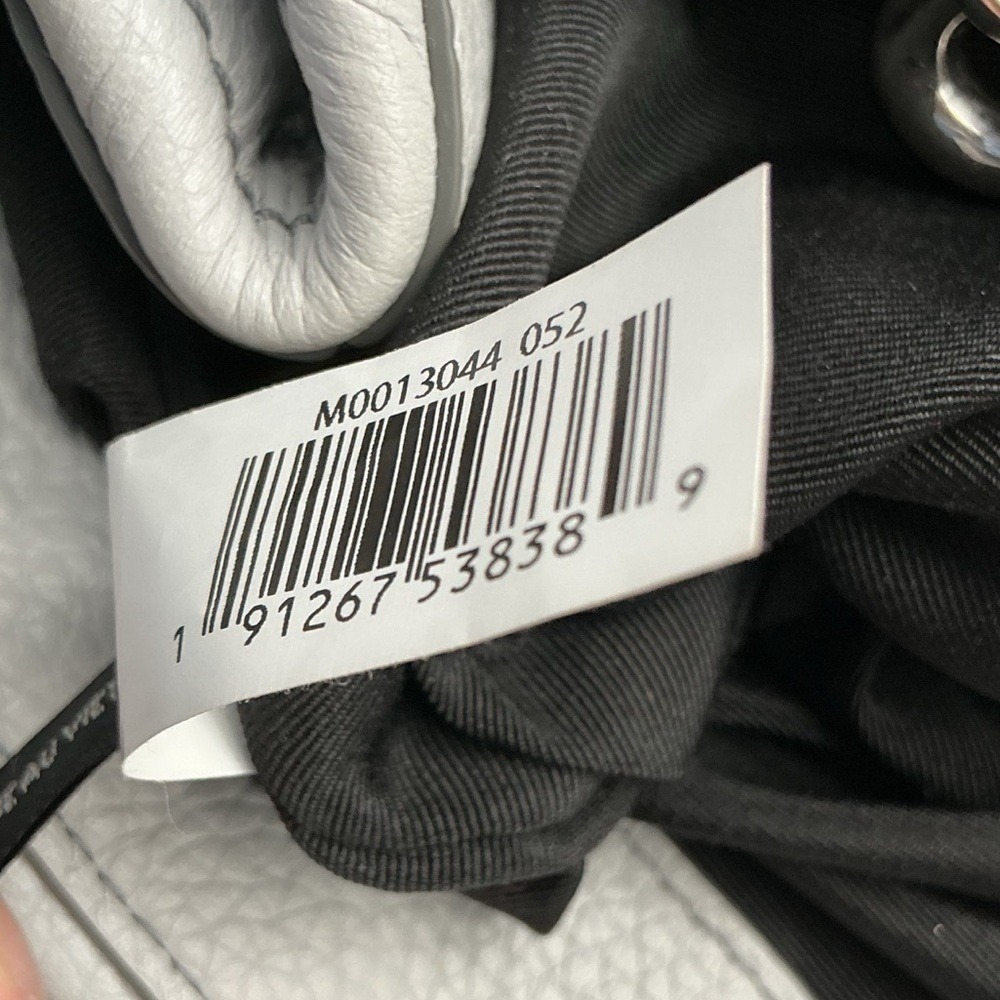 Marc Jacobs Empire City convertible leather tote bag in a shade of light grey - Picture 6 of 14